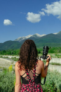 Jessica-camera-mountains-Pirin-Bansko
