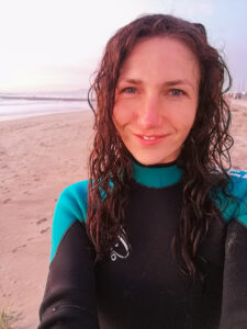 Jessica-surfing-Portugal